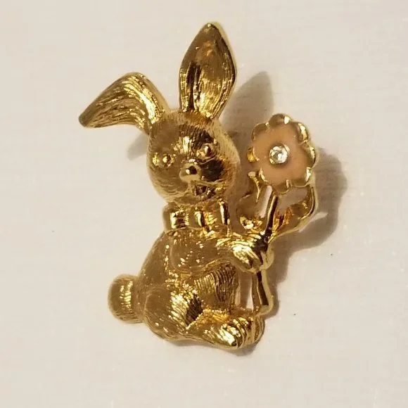 Vtg goldtone Avon bunny pin w pink enamel rhinestone flower - Picture 3 of 9